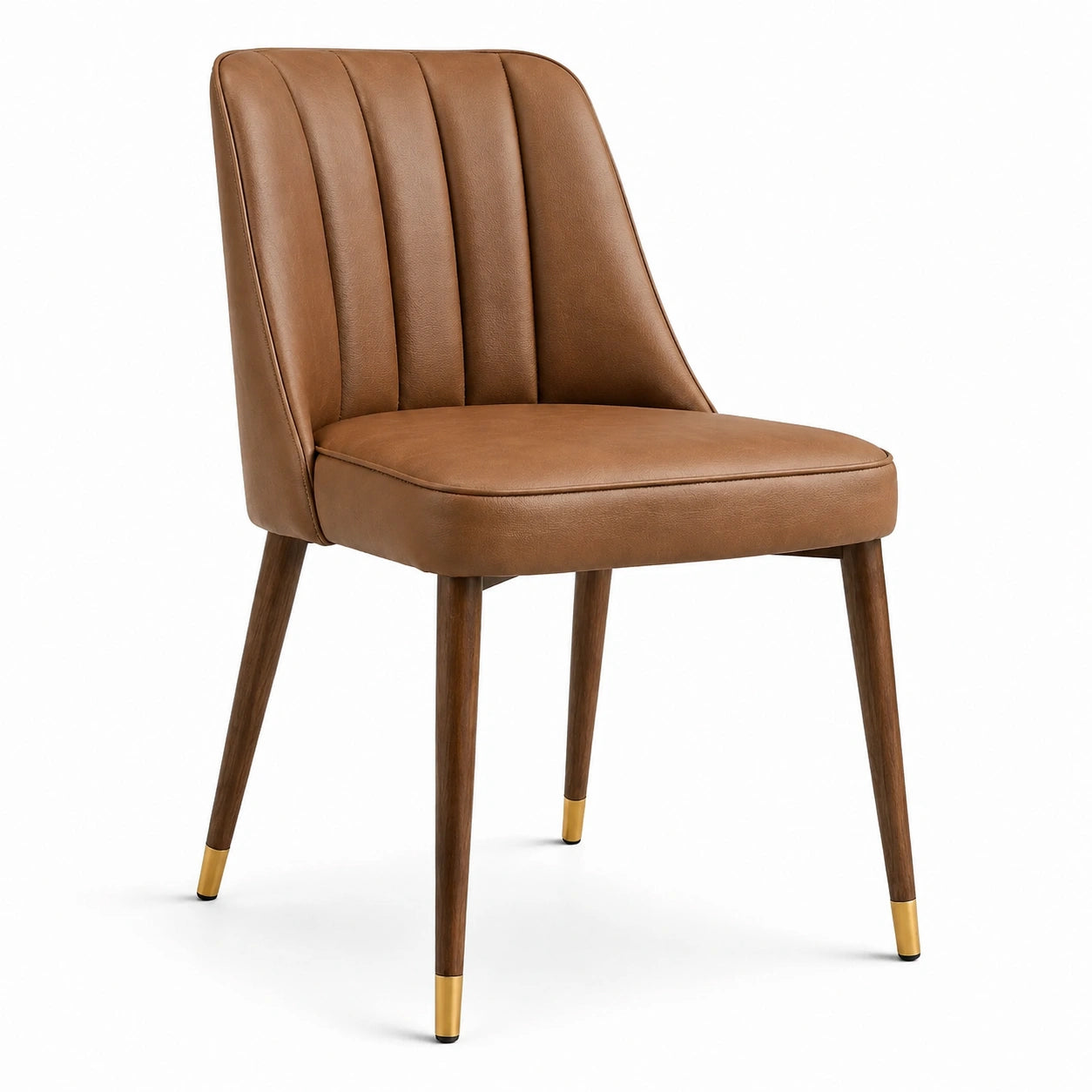 Chaise rétro rembourrée aspect cuir camel, pieds effet bois brun et embouts dorés, 53 × 60 × 86 cm