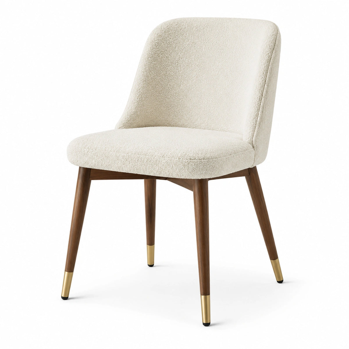 Chaise contemporaine en tissu bouclé écru, pieds en bois marron et embouts dorés, 62 × 58 × 82 cm